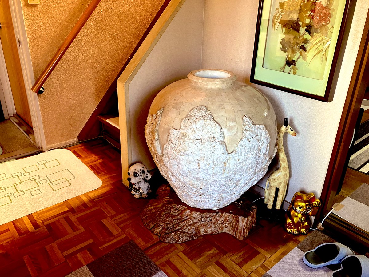 爺ちゃん家の遺品整理しとるんやがこのクソデカ壺もうどうしようもなく