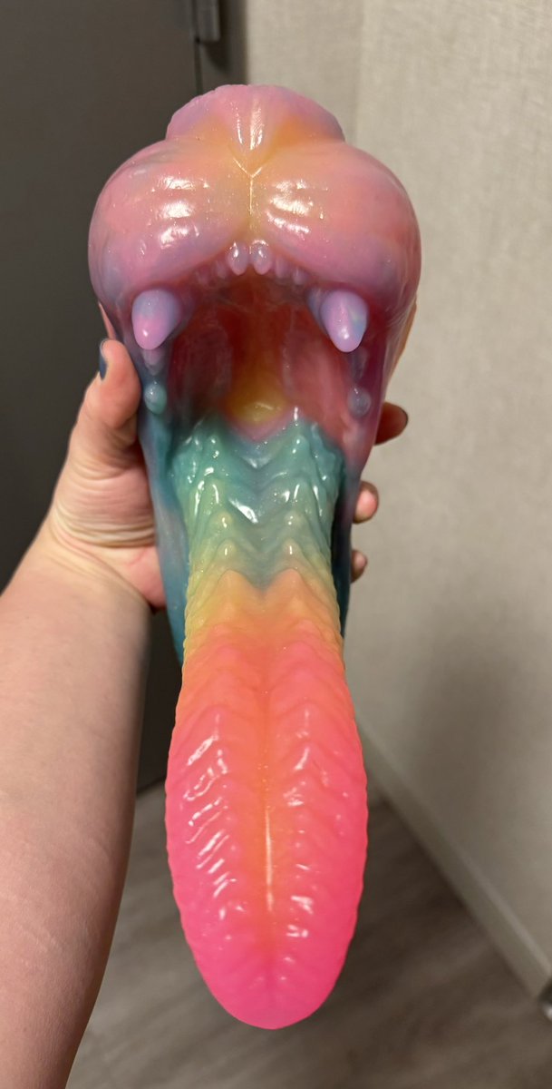 twisted_crow's tweet photo. Hello dong community!! It’s been a hot minute since I have gotten anything. But I’m at MFF and got to visit @XenocatArtifact booth!!! 
Thank you so much!! She is gorgeous 💕 https://t.co/OhEQuR5SJ9