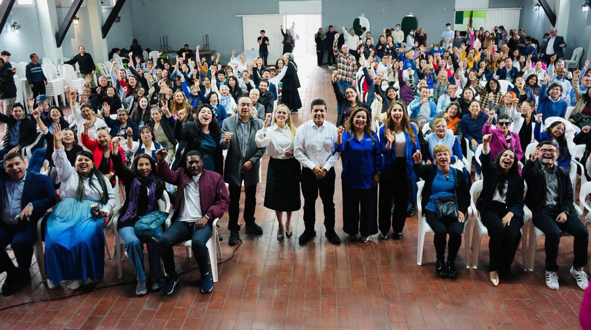 irmalherrera's tweet photo. ¡Rendir cuentas a los ciudadanos: Un deber que fortalece la democracia y dignifica la labor política! 

Finalizamos el ciclo de 4 audiencias públicas de rendición de cuentas sobre la gestión adelantada por el @PartidoMIRA en los barrios de Bogotá. 

Este el reflejo del trabajo articulado entre ediles, concejales y congresistas del Partido, para adelantar gestiones y enfrentar los principales desafíos del Distrito Capital.

En cada audiencia hubo interacción con la ciudadanía, de manera presencial y virtual, escuchando sus inquietudes y propuestas 
en materia de seguridad, movilidad y servicio público de aseo. 
@carlos_guevara @SamirBedoya @Fapuentess 

¡Avancemos por Bogotá! #JuntosResolvemos
