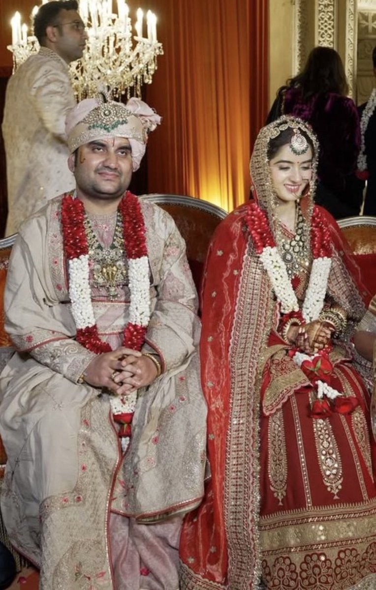 lohpurush_stark's tweet image. &amp;gt;bro tells everything is moh maya
&amp;gt;bro finds cutest chick possible 
&amp;gt;bro marries
&amp;gt;bro will again tell everything is moh maya