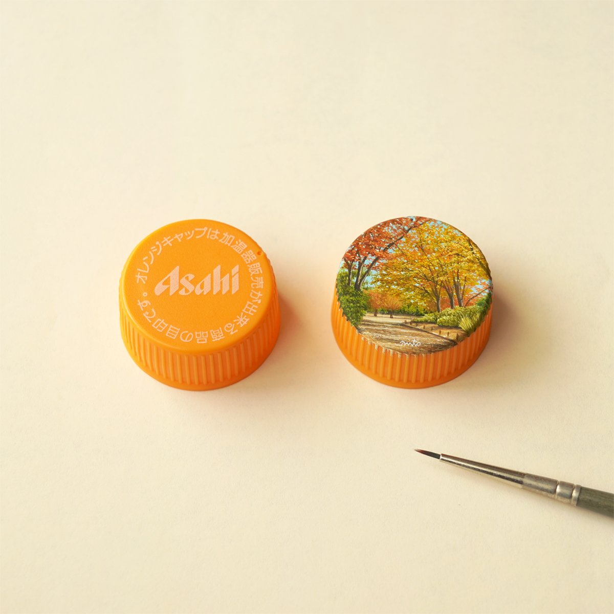 西倉ミトさんのペットボトルキャップに描かれた紅葉に感嘆🎨 触発され