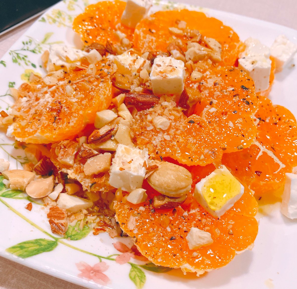 beni_maru_maru's tweet image. 昨日作ったみかんチーズナッツと柿の白和え🥂✨