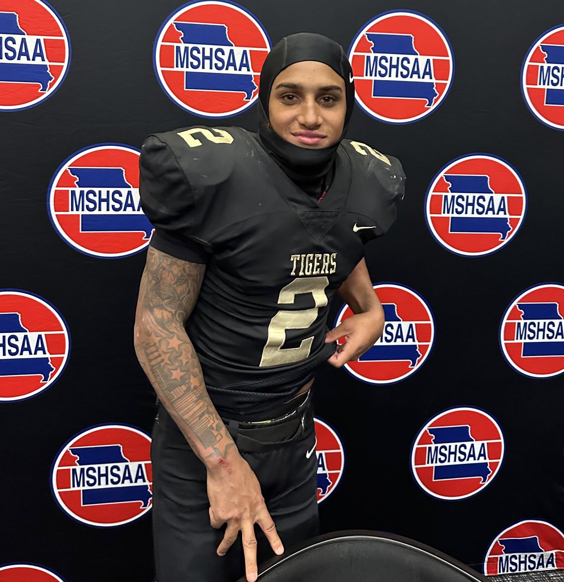 JohnHough__'s tweet image. Preston Hatfield 457 rushing yards against Nixa in the Class 6 state title game, which is a new championship game record.