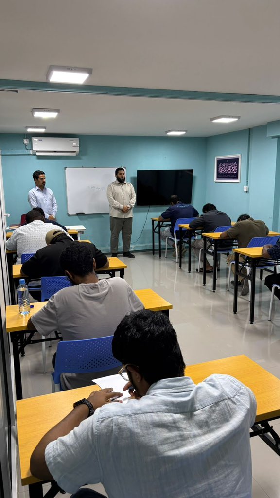 InstMaldive's tweet photo. بناء على التقويم الدراسي للمعهد، بدأ الطلاب هذا اليوم الاختبارات النهائية للفصل الدراسي الأول، بيسر وسهولة ولله الحمد، بتنفيذ ومتابعة من قبل جميع الطاقم التعليمي والإداري، وبإشراف مباشر من فضيلة مدير المعهد. https://t.co/uwLBMMqYK6