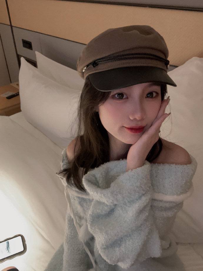 InxinX3779's tweet photo. 完美妆容❤️ #盯榨 #反差 #射屏返照 https://t.co/Zc8FpueH64