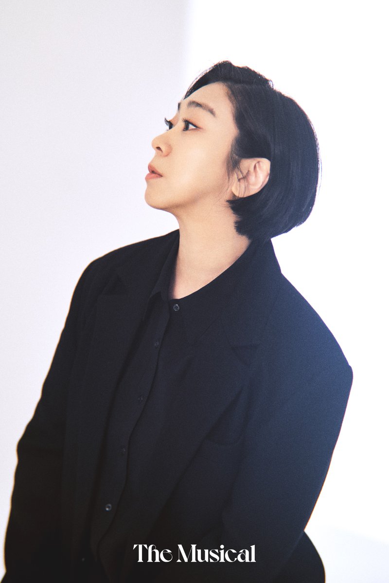 🩵<에비타> 김소향&amp;홍승희

“단순히 아르헨티나의 퍼스트레이디 이야기가 아니라, 한 인간의 이야기죠. 욕망을 향해 달려가는 인물을 그리면서도 그가 걸어온 길을 부정하지 않고, 그의 삶을 정확하게 보여준다는 점에서 매력적인 작품이에요.”

🔗themusical.co.kr/Magazine/Detai…

-
더뮤지컬 계정을 팔로우