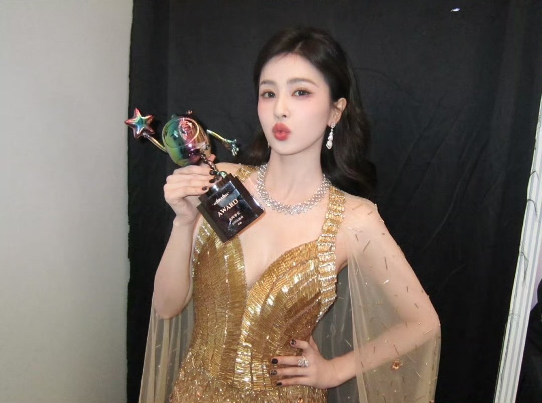 goddessbailu's tweet photo. Scream Goddess 🏆😘✨️

BAILU AT SCREAM NIGHT 2025
#ScreamNightWithBaiLu
#BaiLu #白鹿 #2025IQIYIScreamNight https://t.co/AeJwh2fvJ7