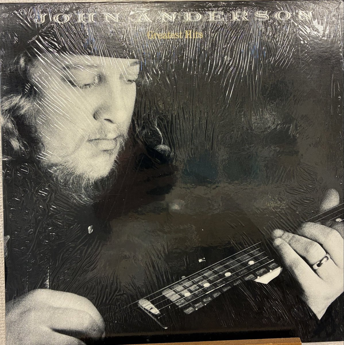 今日のオススメは70年代後半から活動するフロリダのカントリーSSW、ジョン・アンダーソン84年リリースのベストを。ジェントルで力強いボーカルがモダンなアレンジのカントリーロックにハマったグッドミュージックです。USオリ。
#町田レコード屋
#中古レコード
#東京レコード屋