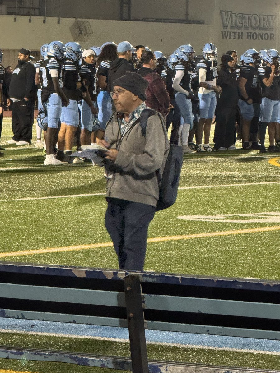 GustynC's tweet photo. @latsondheimer we see you !! https://t.co/sTDp8abzCT