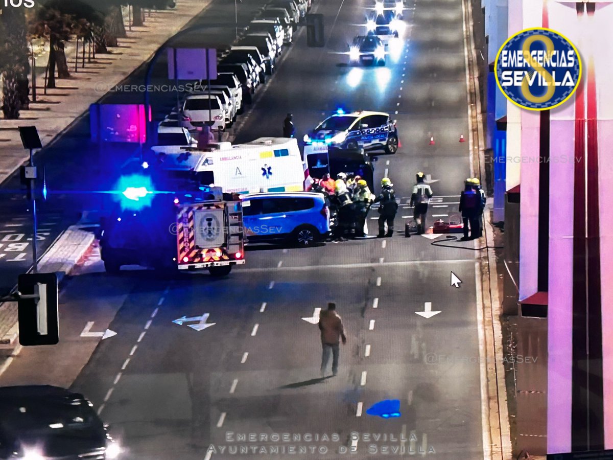 EmergenciasSev's tweet image. 05:20 h Desvíos de tráfico en c/ Torneo sentido Arjona a la altura de calle Baños, durante la actuación de Policía Local, Bomberos y CES061 con ocasión de un siniestro vial por alcance.
Sigue indicaciones de los agentes.
#SeguridadCiudadana @Ayto_Sevilla