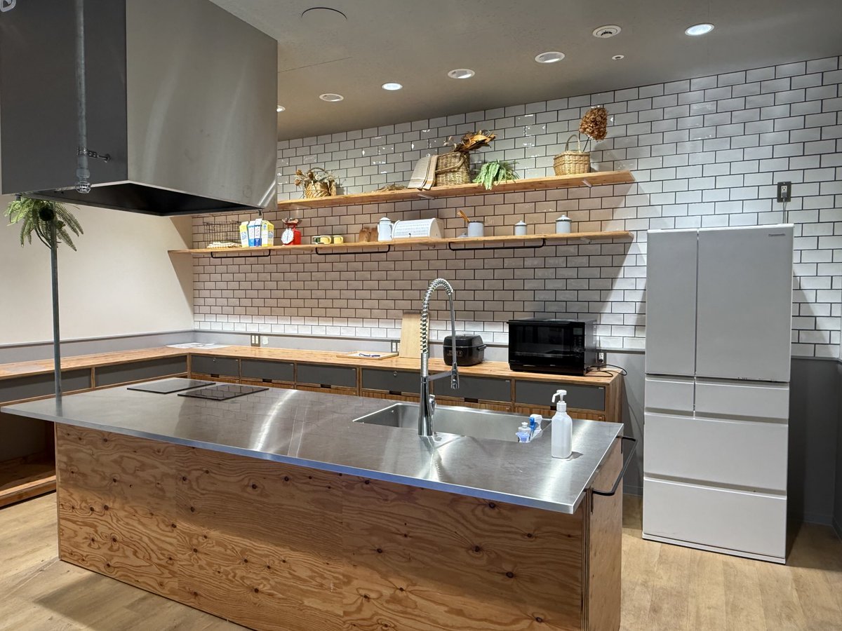 今日は豊田市にきています。
T-FACEの6階にあるＹスタジオでトーク&amp;サイエンスショー。
丸善書店さんの奥にあるレンタルスペースで、なんとキッチンもある素敵スペースです。