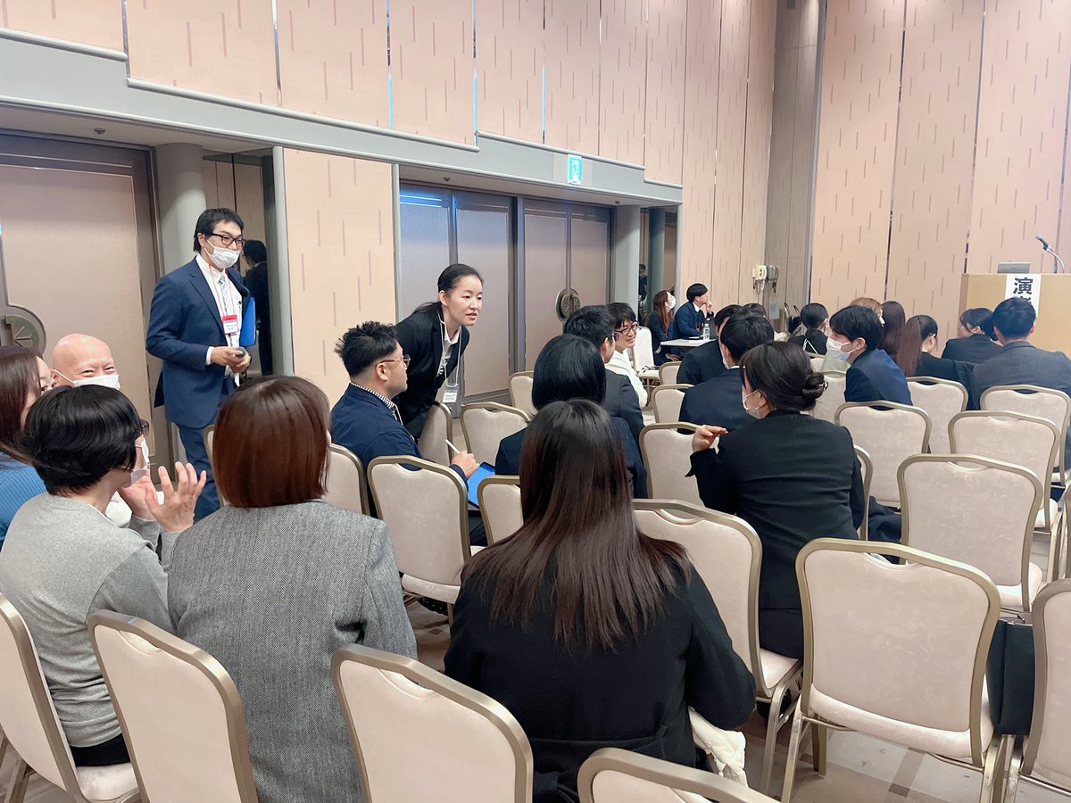 39osakaot's tweet image. 【第1会場】
事例検討会③ 身体分野
事例についての深掘りをしたあと、事例提供者が検討してほしい内容について、小グループになって意見の交流を行っています☺️！
「こんな光景の学会は初めて…！」「すごい！」と続々嬉しいお声いただいております🥰✨