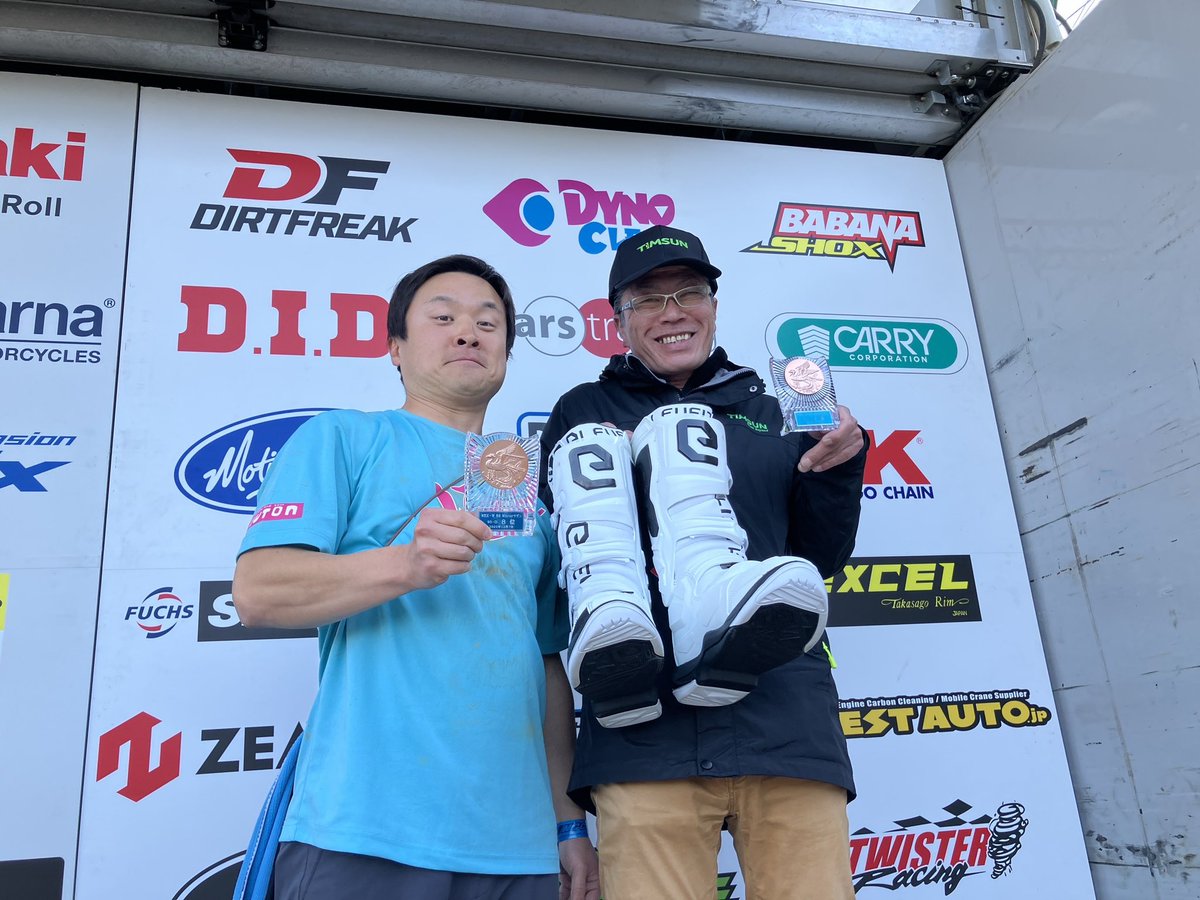 motokimurai's tweet photo. 今回のJNCC WEXでは、弊社カスタムジャパンもブース出展。営業担当の朝野が代理で受賞してくれました。さらに商品のPRタイムまでいただけたとのこと。関係者の皆さま、本当にありがとうございました。
#カスタムジャパン
#JNCC
#WEXWEST
#プラザ阪下
#ELEVIET
#エレベイト https://t.co/cxHWRVlraF