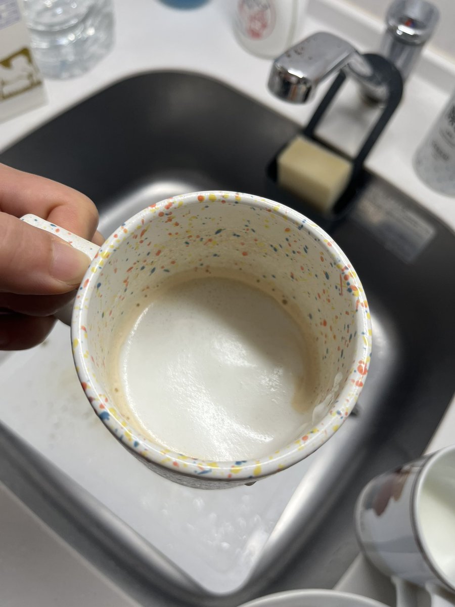 bsk_key's tweet photo. 今年から始めた自家焙煎とエスプレッソ！
3回目のチャレンジにして
カフェラテ成功しました😋😆
まだまだ追求していきます☕️

いつか、みんなの集う場所や
人と人を繋ぐ場所を作れたらなと😌 https://t.co/rBf63Ui9n2