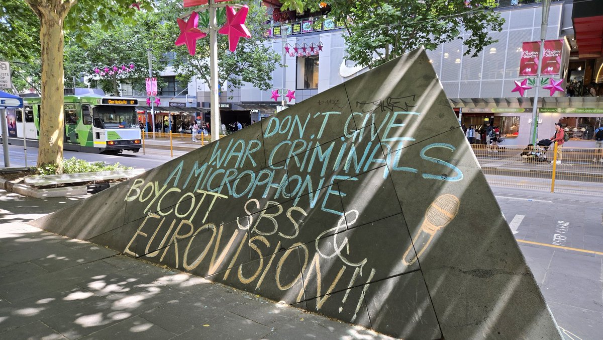 En el centro de #Melbourne #Australia también piden el boicot a #Eurovision y la participación de #Israel

#rtve