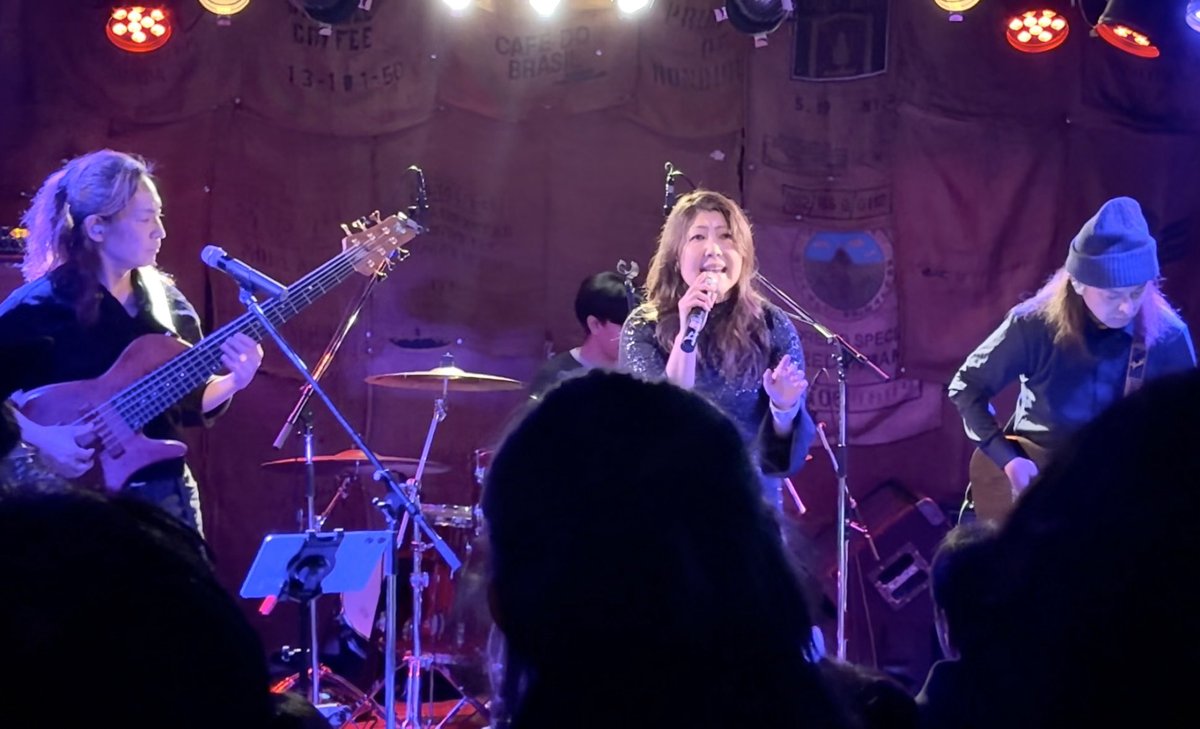 ucoconon's tweet image. 昨日は大久保HOT SHOTにてTwiright smokey mariya
安定のスモドラの演奏に艶のあるヒロミの歌🎙️
とても懐かしく、想い出にも浸り

その後は新宿21世紀にてヨネゾーさんRe:Birth
エンタメ溢れるヨネゾーさんのライブ
楽しませる為の工夫がたくさん
お誕生日おめでとうです🎊

充実の音楽デイでした✨