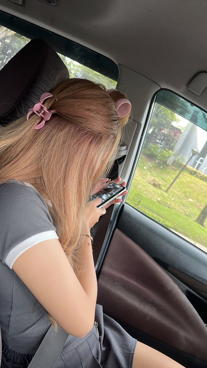 doesnt23's tweet image. tebak siapa ini
clue : always use 🐻