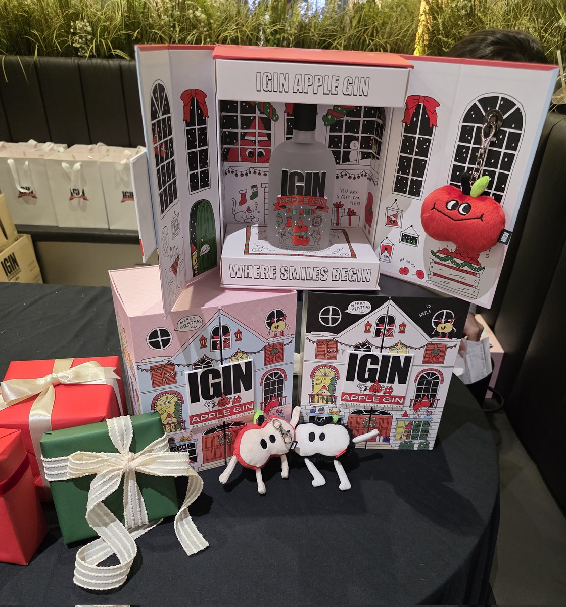 우리집에 온 애플진 홀리데이 에디션 아이긴 핑크 하우스 너무 예뻐요 🍎

#IGINBYJIN #아이긴 #IGIN #AppleGin_Holiday_Edition #아이긴애플진 #애플진홀리데이에디션
<a href="/igin_sns/">IGIN 아이긴</a>