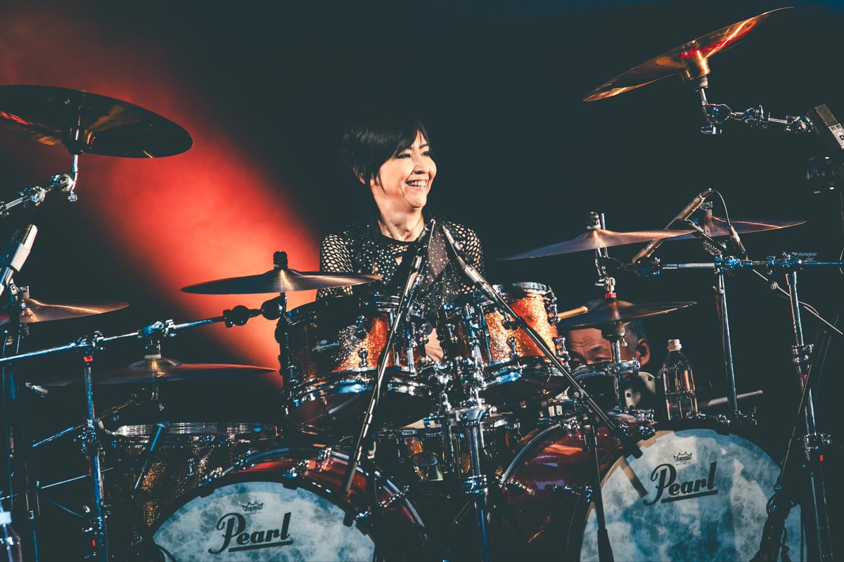 今日12/7はSHOW-YAのドラマー
角田“mittan"美喜の誕生日🎂🎂
おめでとうございます！👏👏

札幌でのライブでお祝いできるのは幸せですねーー♡♡

いつも優しくかっこいいみったん！
皆さんも一緒にお祝いしてください🎂

#角田美喜
#みったん
#SHOWYA
#誕生日