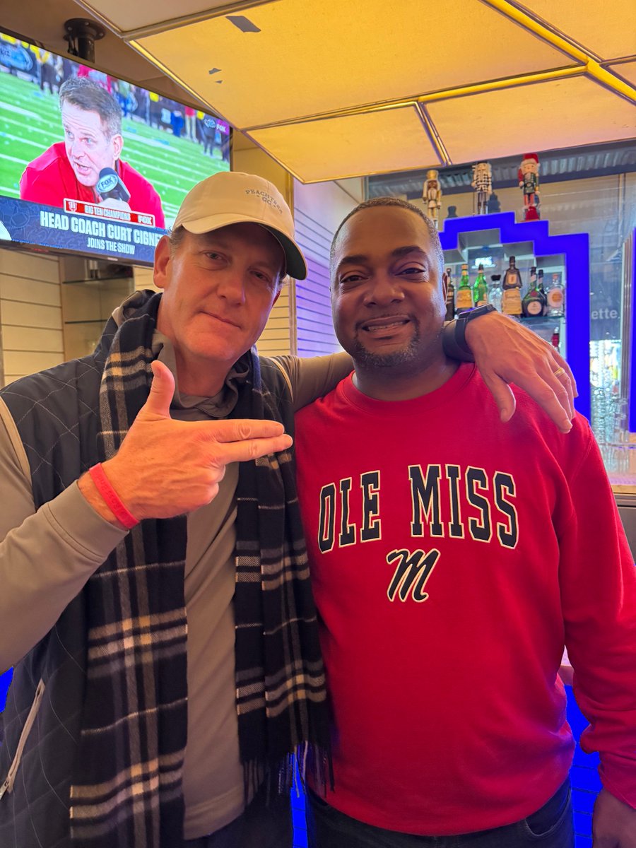 Supporting our Ole Miss Rebels in NYC ⁦<a href="/grovecollectnil/">The Grove Collective</a>⁩