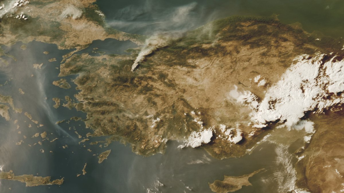 27 Temmuz'da EUMETSAT uydusuna yakalanan orman yangınımızın uzaydan görünüşü bvuydu. Özellikle kıyı bölgelerimiz ve marmara dışında ormanlarımızı çok iyi korumalıyız. İklim krizi derinleşecek, ağaç dikimine ve diktiğimiz ağacı gri sular ile yetiştirmeye ihtiyacımız var.