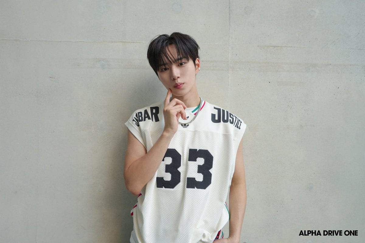 kumzzan's tweet photo. 251207 플러스챗 비하인드 포토

#준서 #JUNSEO
#알파드라이브원 #ALPHADRIVEONE #ALD1 https://t.co/SzdS7iAA7T