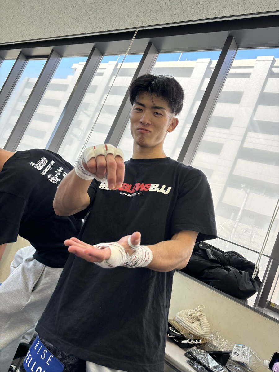 DEEP大阪前半戦出場の山﨑鼓大、1R後ろ回し蹴りから詰めてTKO勝利🏅