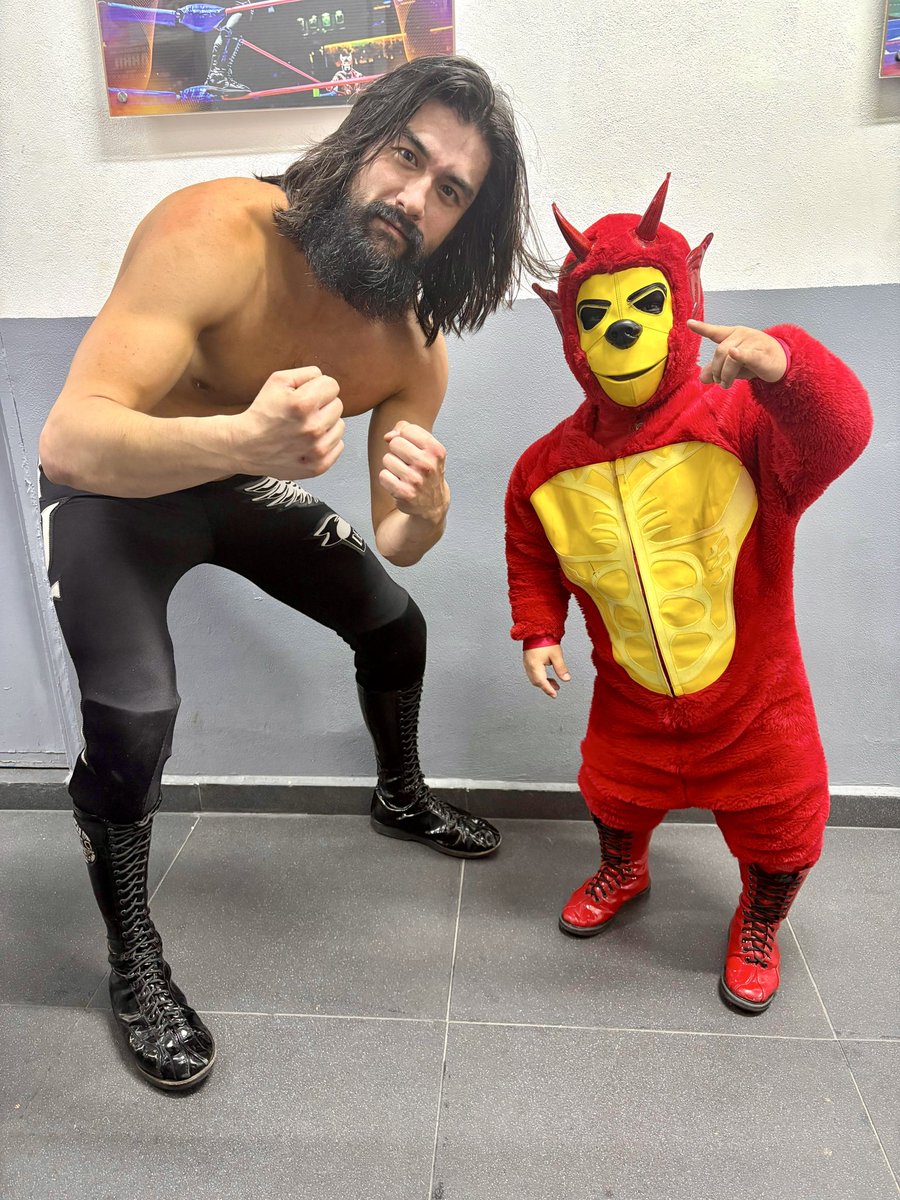 With a new friend, <a href="/WheelerYuta/">YUTA</a> 

#CMLL #AEW