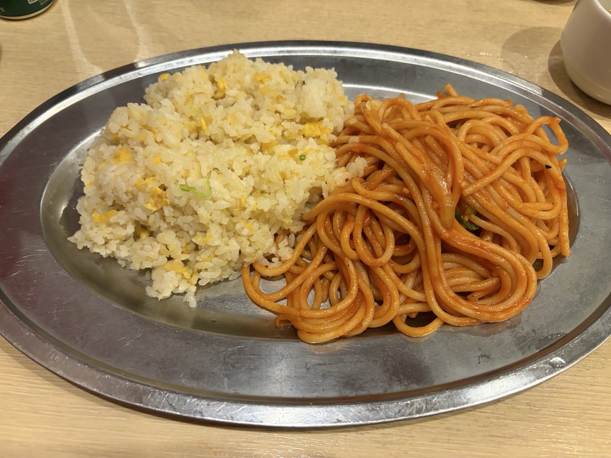 炭水化物をおかずに炭水化物を食べる、バカガキランチ。