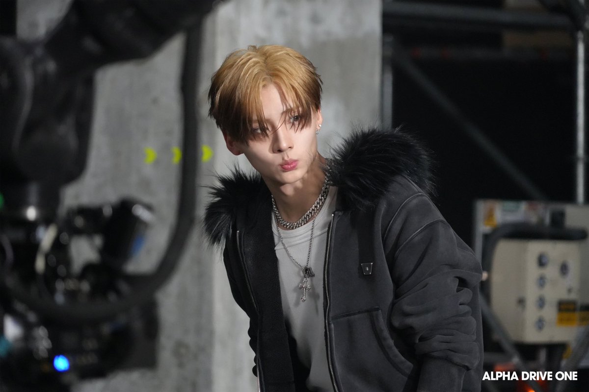 𝐿𝒲 tweet media