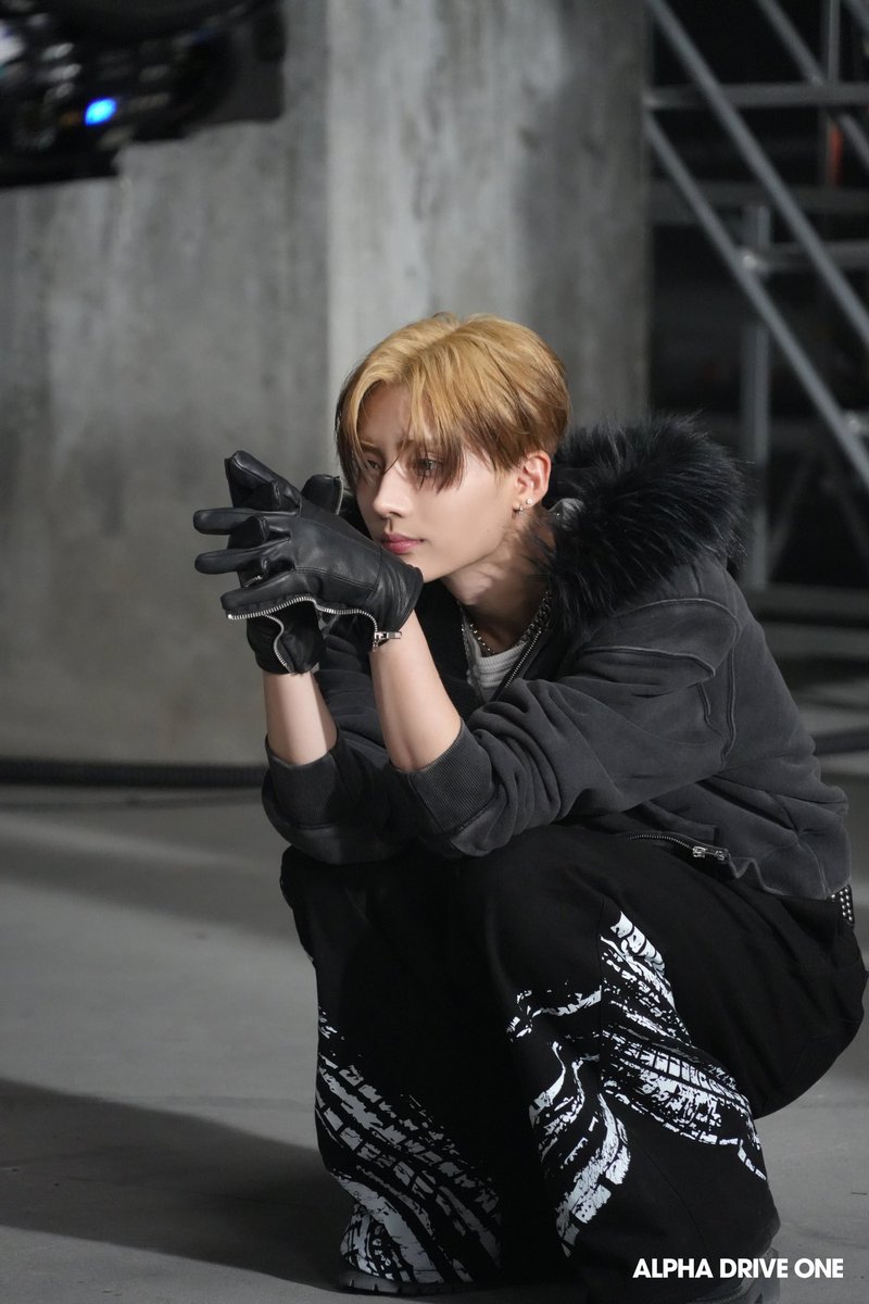 𝐿𝒲 tweet media