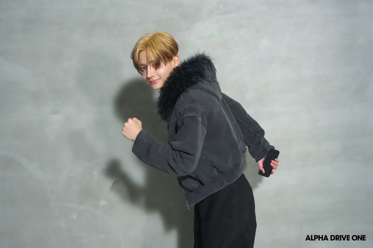 𝐿𝒲 tweet media