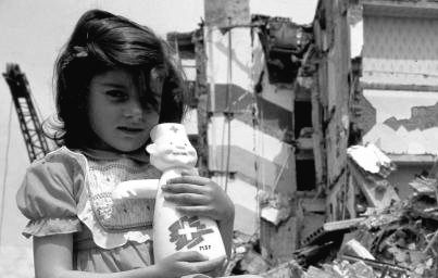 O_Decottignies's tweet image. Le 7 décembre 1988 à 11h41, un terrible tremblement de terre anéantissait la ville de Spitak et ravageait le Nord de l'Arménie. 

Un puissant élan de solidarité, galvanisé par Charles Aznavour, s'organisa depuis la France.