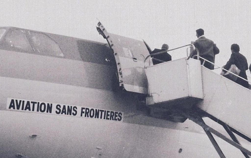 O_Decottignies's tweet image. Le 7 décembre 1988 à 11h41, un terrible tremblement de terre anéantissait la ville de Spitak et ravageait le Nord de l'Arménie. 

Un puissant élan de solidarité, galvanisé par Charles Aznavour, s'organisa depuis la France.