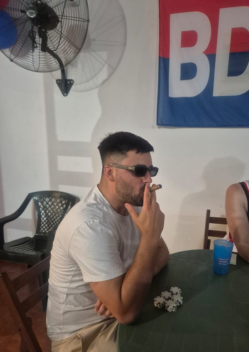 treeckolor's tweet image. Face reveal?