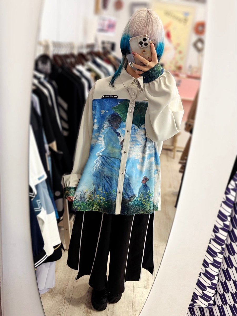 Favorite_ikbkr's tweet photo. \推しアイテム/

☂️キャンバスシャツ -クロード・モネ-🪷
100986　ivory（日傘をさす女）
¥17,600(税込)⚠️生産未確定予約

大人気キャンバスシャツから新作発表！

【クロード・モネ】の作品が色鮮やかに描かれたユニセックス商品となっております！

スタッフ身長159cm
#Favoriteスタッフコーデ https://t.co/GLjF5gC2dI