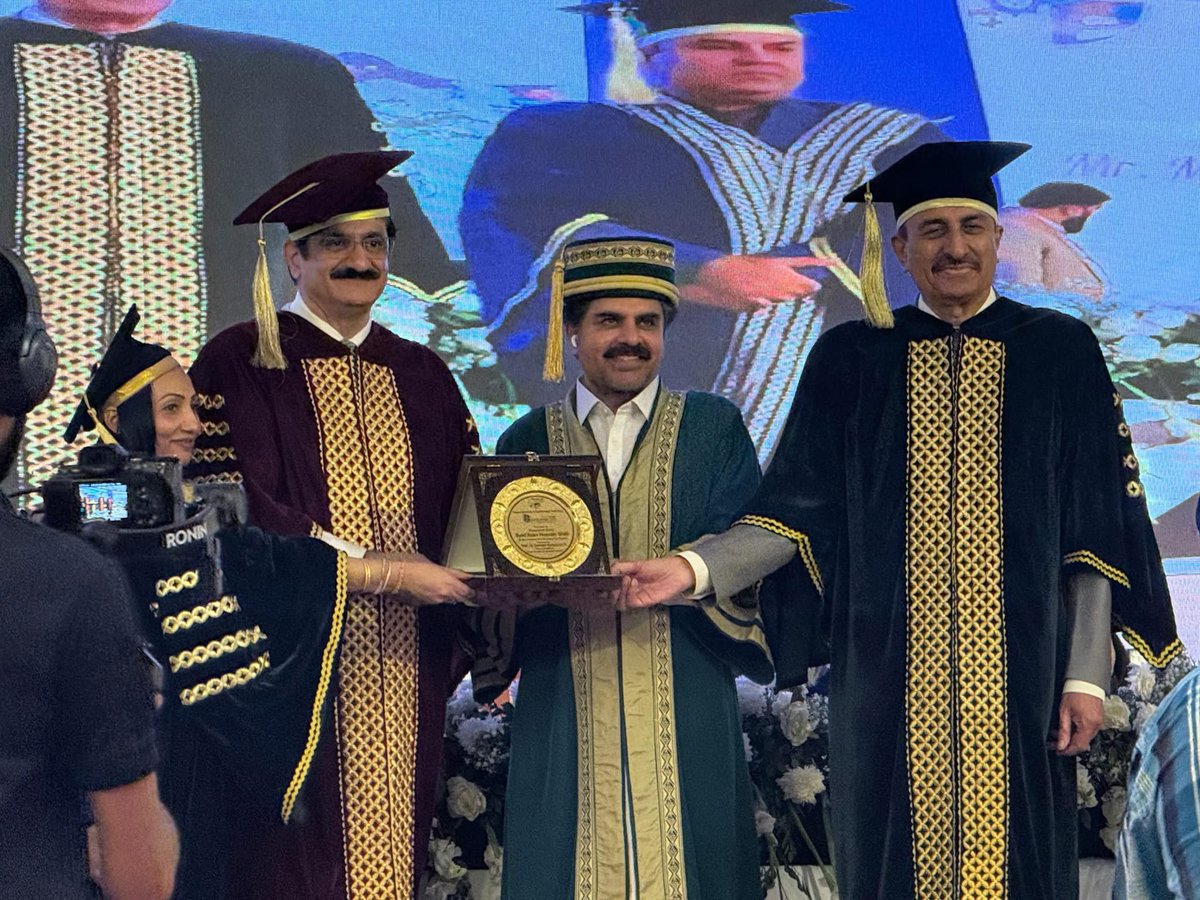 SyedKumailHShah's tweet photo. Happy to see Sindh’s academic landscape shine today. At DUET’s 13th Convocation, CM Sindh Syed @MuradAliShahPPP and Provincial Minister @SyedNasirHShah highlighted the value of education and innovation. An honorary PhD was conferred on Syed Nasir Hussain Shah, a well-deserved recognition.

#SKHS #DUET #Convocation13