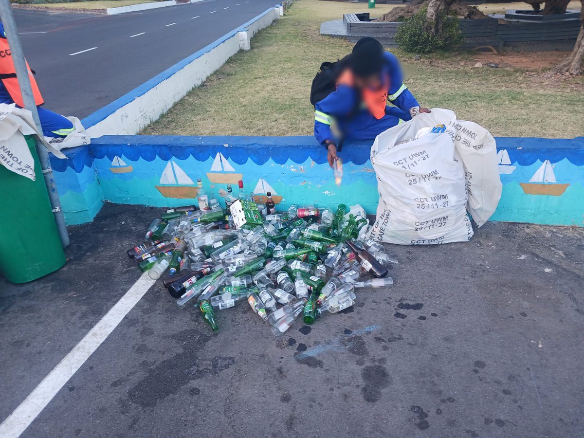 GordonsBaySA's tweet image. Just a normal haul of empty alcohol bottles from Milkwood beach in Gordon’s Bay on a weekday night @geordinhl &amp;amp; @CityofCT How does JP Smith find this acceptable in Gordon’s Bay, but not in Hout Bay or Camps Bay? Law Enforcement will not get out of their vehicles #LawLess