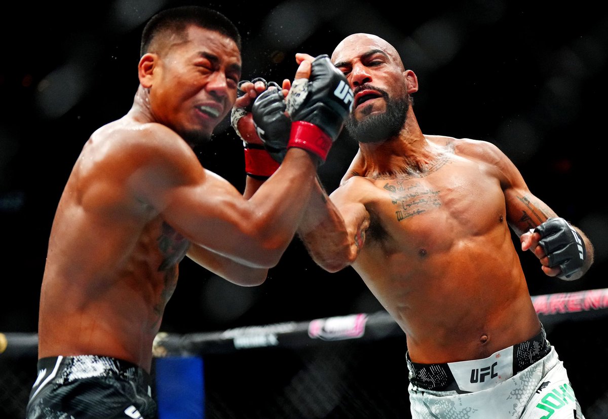 Just how GOOD…

Is CHARLES JOHNSON???? #UFC323 

GIVE <a href="/innerGmma_ufc/">Charles "InnerG" Johnson</a> THE REMATCH.