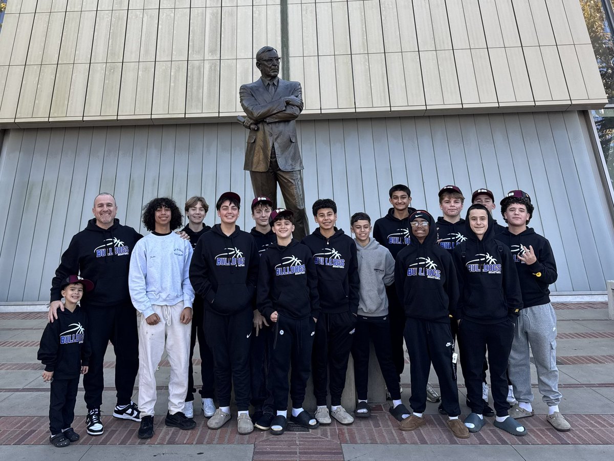 bmendiburu's tweet photo. Thank you for having us @UCLAMBB — and I know the guys had a good time and appreciated the experience 🏀 https://t.co/C1XBHbi6e3