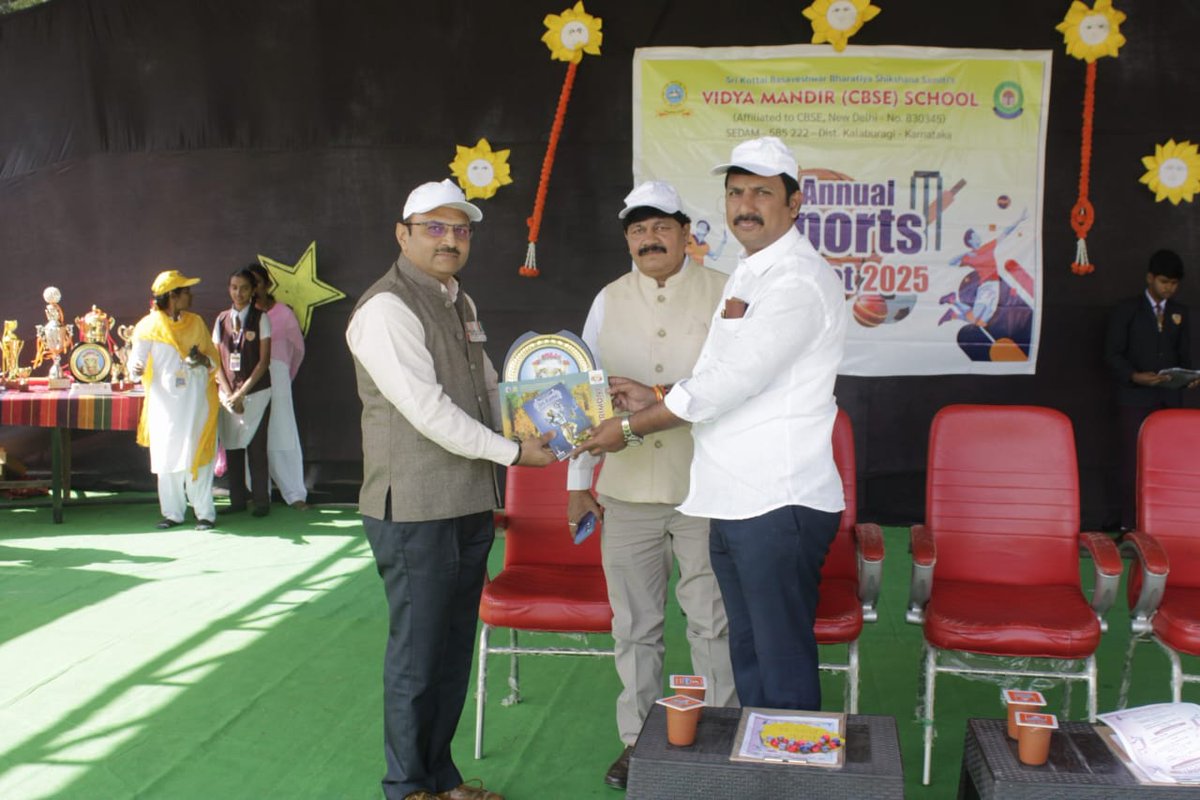 harshaguttedar7's tweet photo. ಸೇಡಂ ವಿದ್ಯಾ ಮಂದಿರ ಸಿ.ಬಿ.ಎಸ್.ಇ ಶಾಲೆಯಲ್ಲಿ ವಾರ್ಷಿಕ ಕ್ರೀಡಾಕೂಟಕ್ಕೆ ಚಾಲನೆ ನೀಡಿ, ಕ್ರೀಡಾಪಟುಗಳಿಗೆ ಶುಭ ಕೋರಿದ ಸಂದರ್ಭ.
#Sedam https://t.co/BYUWvRO3FK