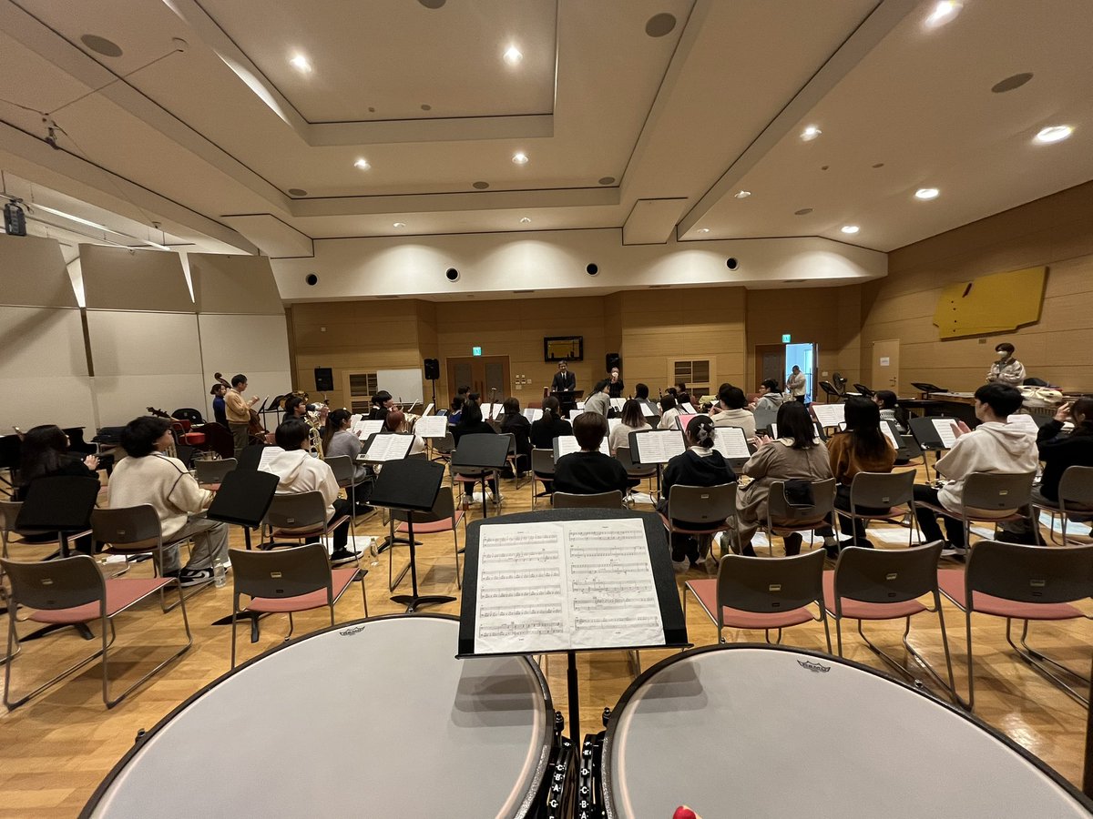 HBG_Percussion's tweet photo. 本日も定期演奏会のための強化練習日です

気持ちがいいほどの秋晴れですね。
天井を取っ払いたいです✨ https://t.co/UHHj8RZeRx