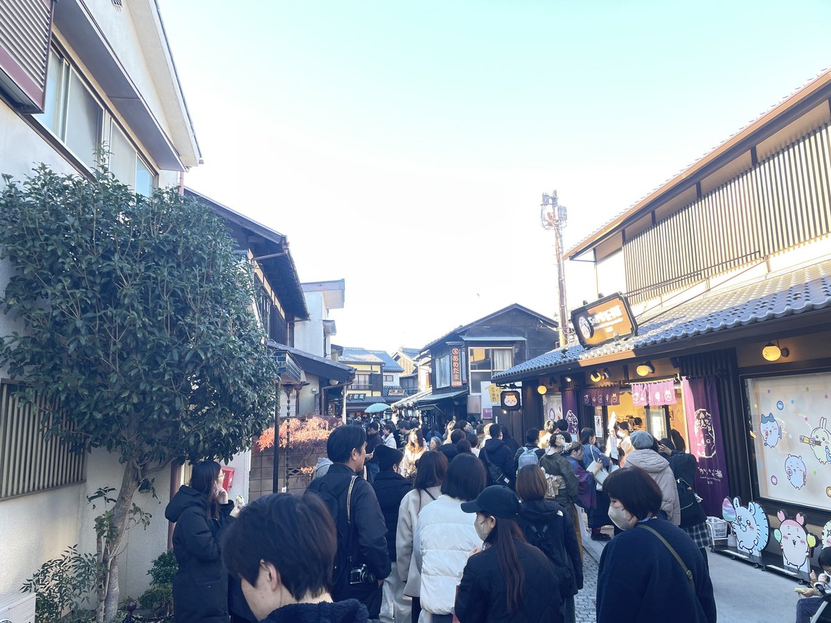 bec_yn's tweet image. 菓子屋横丁。
狭い路地の両側にお菓子屋や、
雑貨屋なんかが並んでいて賑わってます。
芋のお菓子がたくさん種類があって
美味しそう。 #埼玉県  #川越市 #菓子屋横丁 #街歩き
