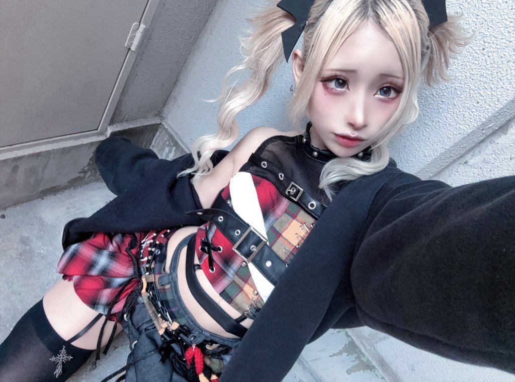 はいっ、太もも♡