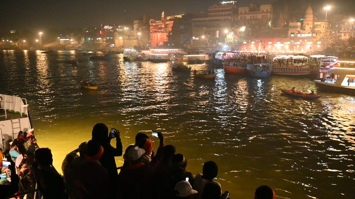 Kashi unfolds around them as the Ganga Aarti rose in light. 

The #KashiTamilSangamam4 delegates experience a divine and immersive voyage

<a href="/MIB_India/">Ministry of Information and Broadcasting</a> <a href="/airnewsalerts/">All India Radio News</a>