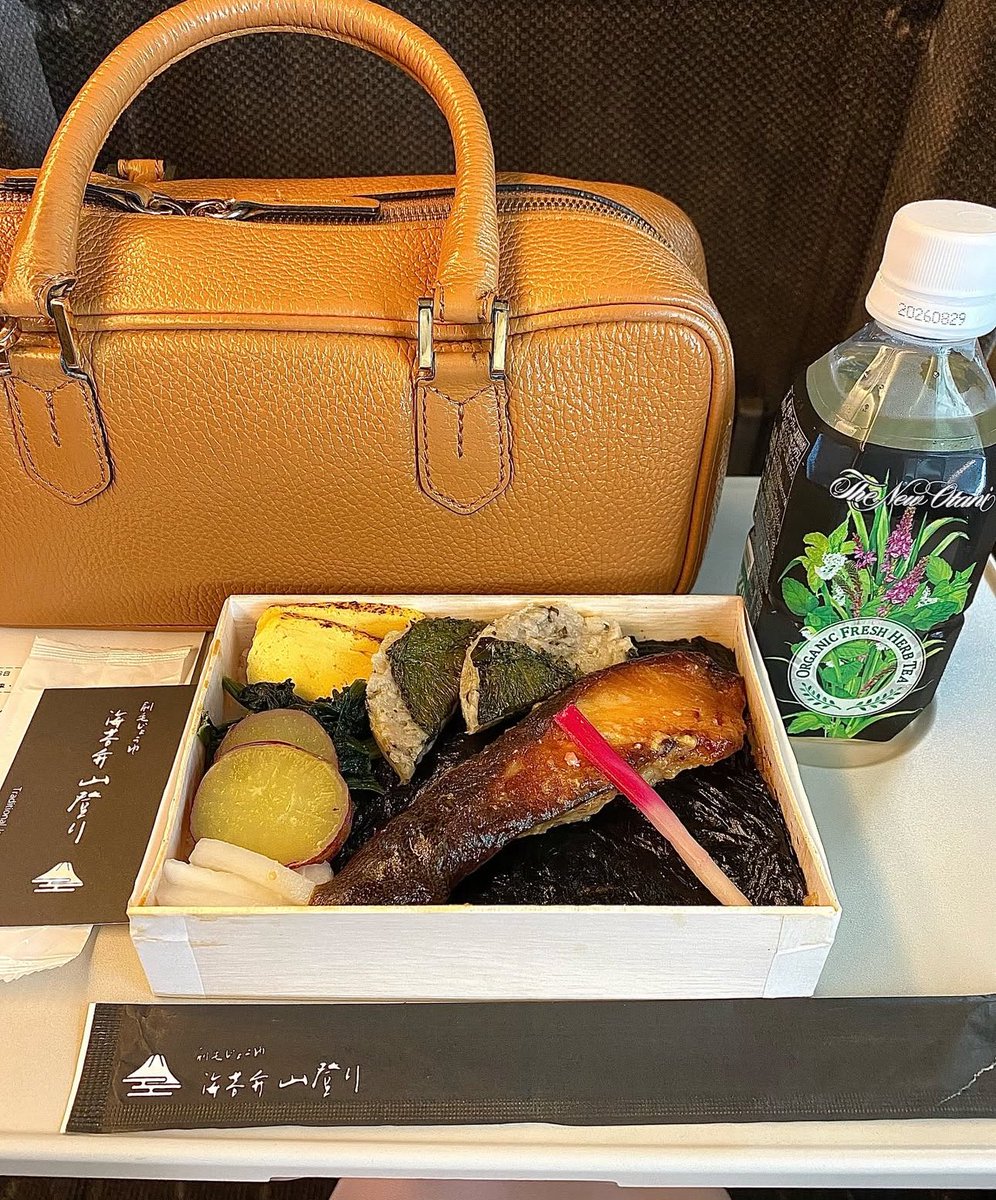 東京にふゆかアクリル引換券取りに行く。いつもと顔つきが一味違う