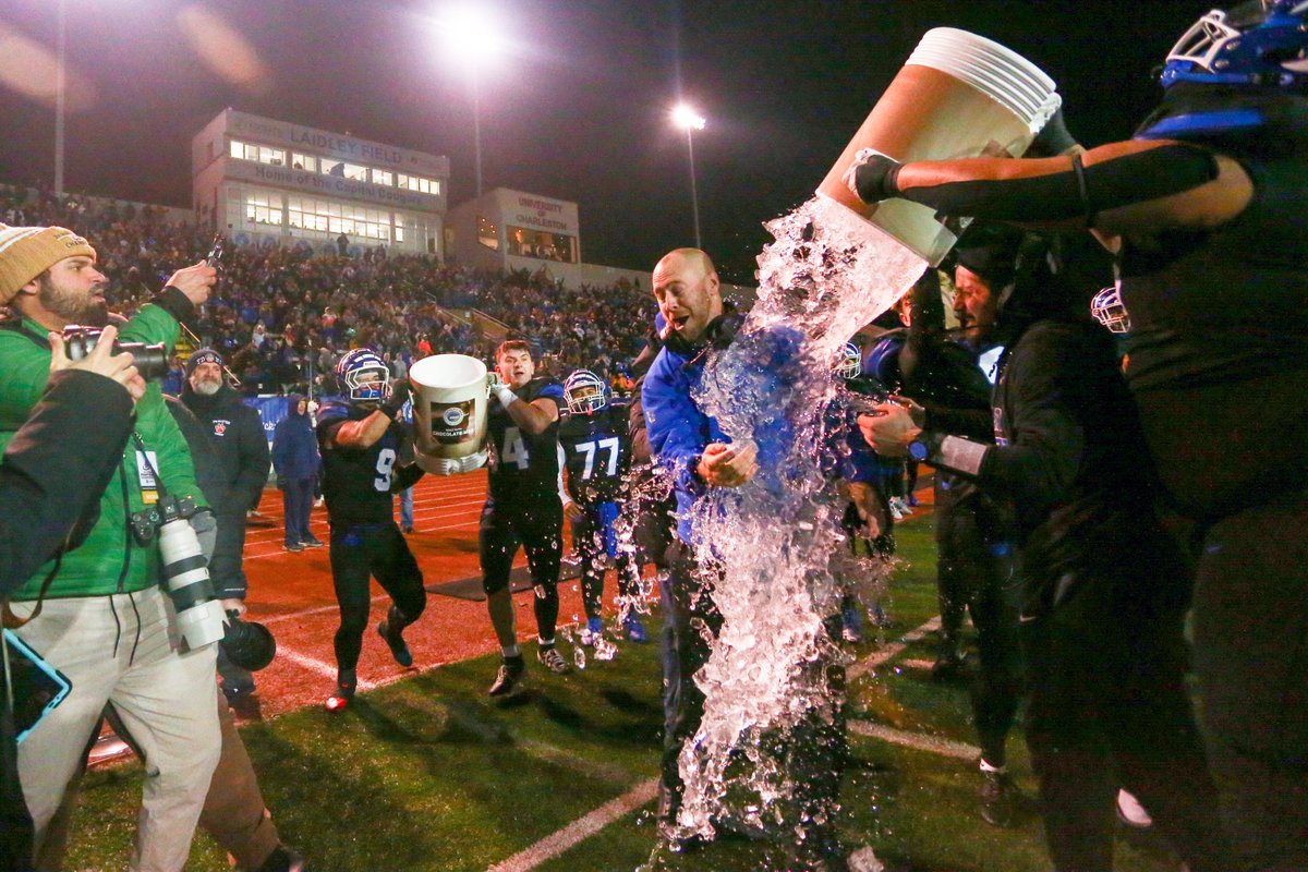 MetroNewsSports's tweet photo. Grand finale: Princeton edges Nitro 36-35 for Class AAA crown, first state championship:

https://t.co/npmOmdM4g8

#wvprepfb https://t.co/ZqYp7T1mta