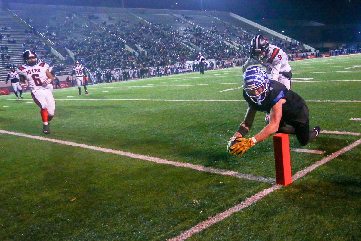 MetroNewsSports's tweet photo. Grand finale: Princeton edges Nitro 36-35 for Class AAA crown, first state championship:

https://t.co/npmOmdM4g8

#wvprepfb https://t.co/ZqYp7T1mta