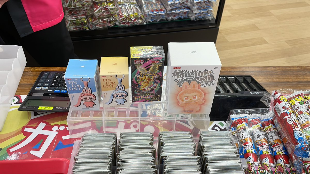 ラブブが当たる抽選会に合わせてガラポンも販売中です！ 金賞は