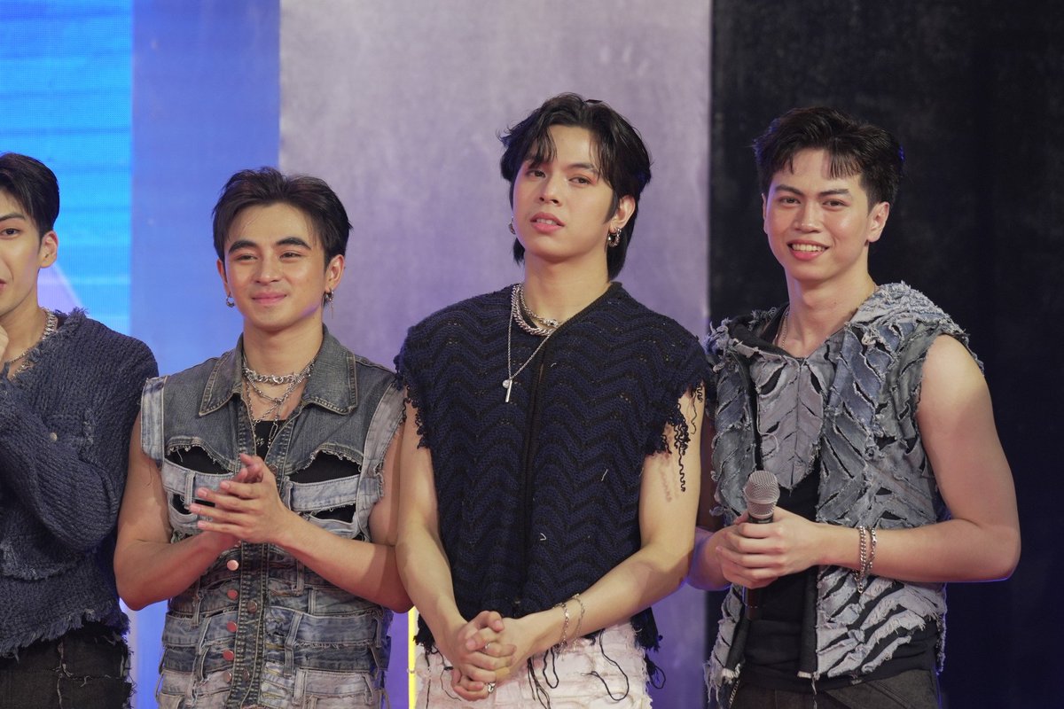polarisabscbn's tweet photo. ICYMI: P-pop group #WRIVE joined fellow #StarMagic P-pop groups #BGYO and #DNA, along with other rising groups, for the #ShowtimeMagPOPsikat celebration! ✨
Stream on Spotify:
https://t.co/Q07ZGz1bDk
#StarMagic #ABSCBN #StarMusicPH #ABSCBNMusic #ItsShowtime https://t.co/exg85t1mCi